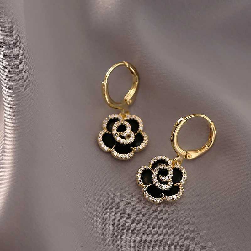 Design Sense Exquisite Black Camellia Pendant Flower Earrings 2025 New Jewelry Party Girls Luxury Accessories For Womens GiftW251029