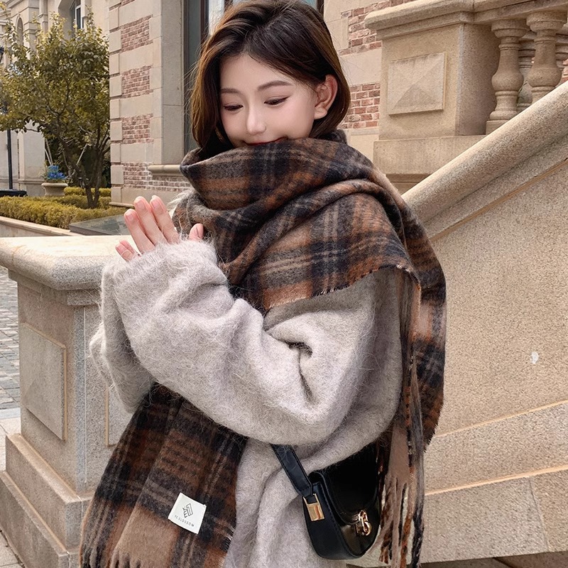 Mint Green Scarf Autumn And Winter Female Atmosphere Feeling Plush Thickened Warm Send Girls Shawl New Style 2025s hot
