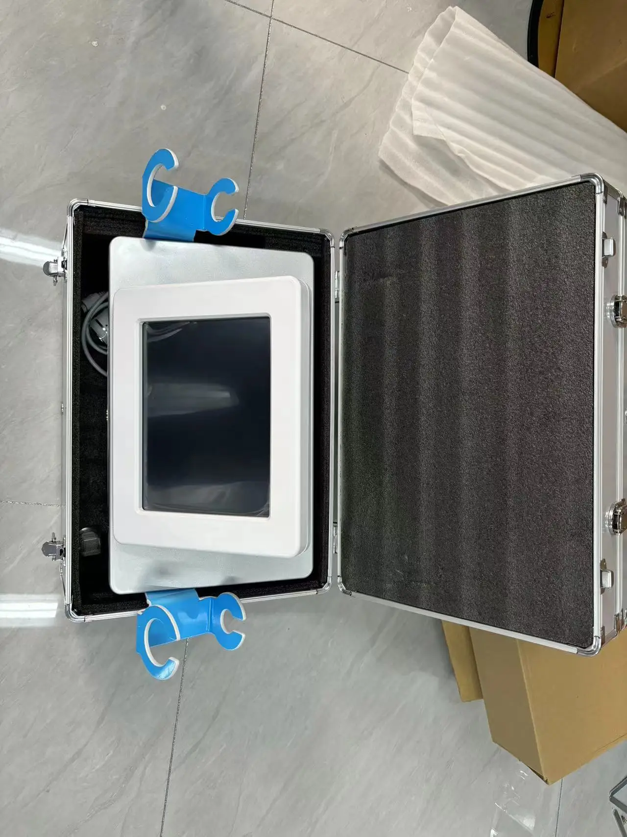 Gold RF Microneedle Radio Frequency Wrinkle Removal Skin Tightening Machine Skin rejuvenation Wrinkle Removal Acne Mark Removal Scar Removal Shrink Po