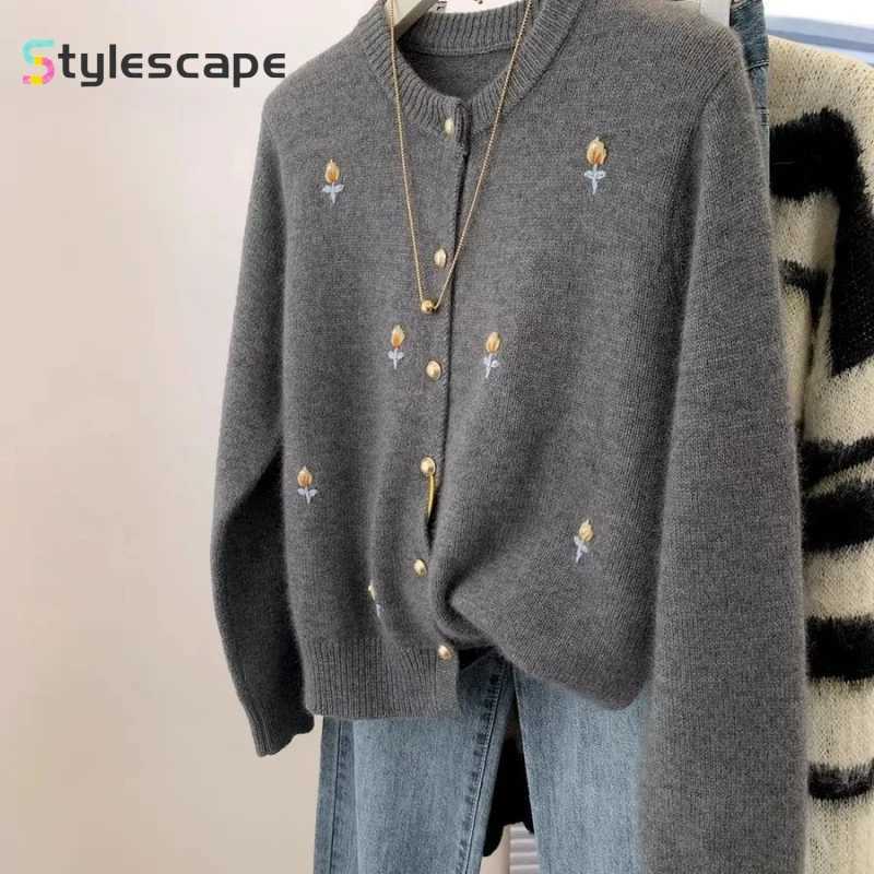 Grey Embroidered Raccoon Velvet Sweater Jacket for Womens Autumn and Winter 2024 New Lazy Style Korean Knitted Cardigan TopT251028