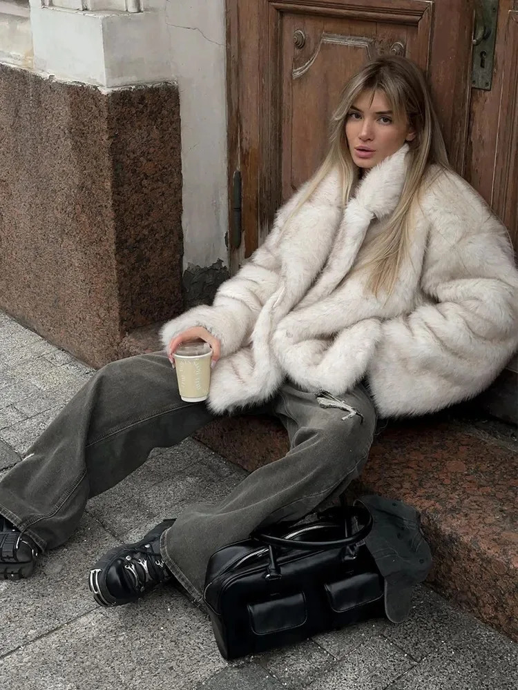 Women Loose Lapel Faux Fur Coat Elegant y Vneck Long Sleeve Fluffy Outerwears Lady Fashion Winter Daily Highstreet Jackets 251028