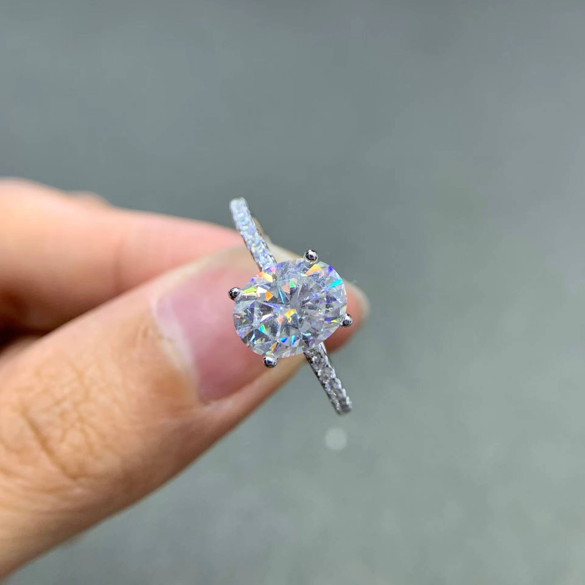 Optimal Price 18K White Yellow Rose Gold Gemstones Oval Moissanite Ring 24hour Response Capability Wedding Suitable