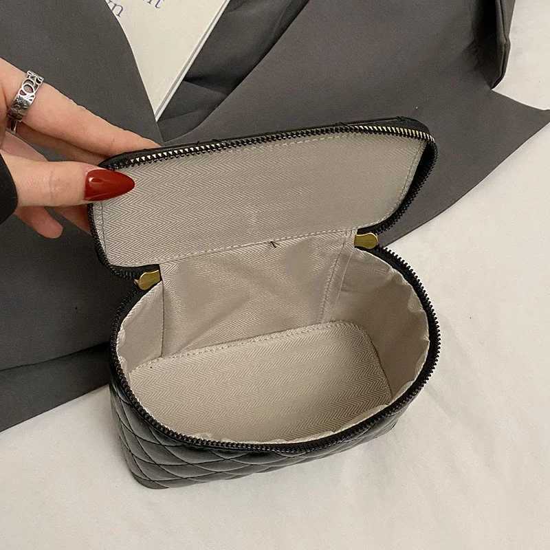 Red Wedding Bag Lady Black Pu Leather Handbag Cute Box Small Bag Fashon Quilted Shoulder Bag Women Fashion Evening Purse W251029
