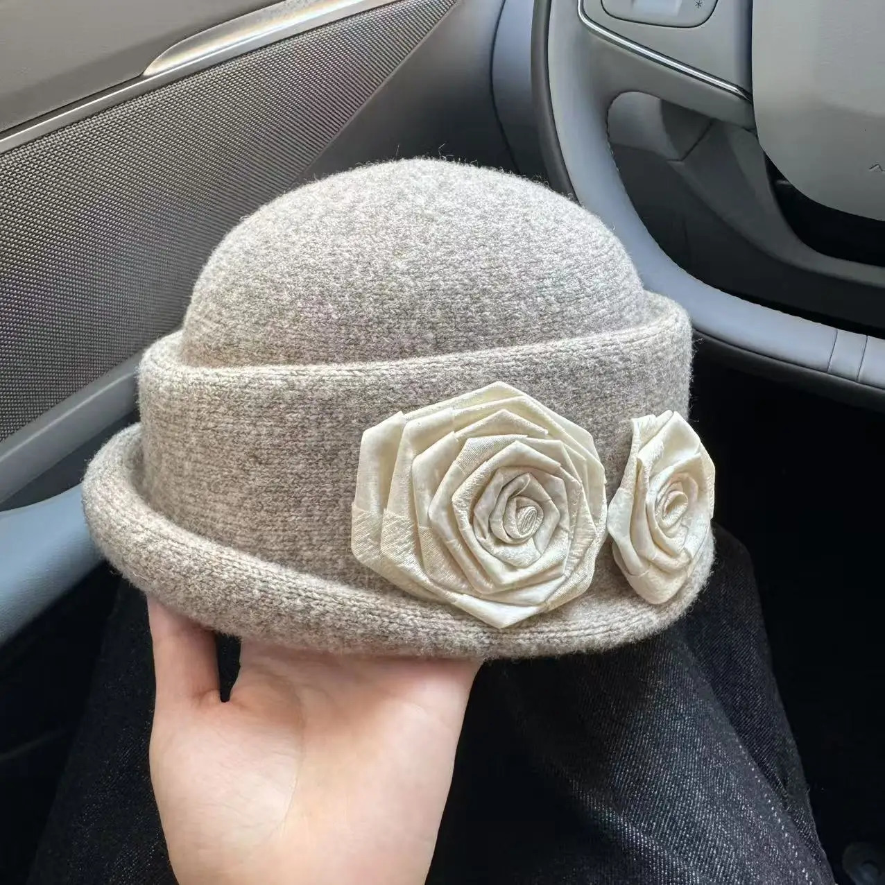 French Elegant Rolled Edge Top Hat Womens Autumn and Winter Plush Korean Version Wool Felt Hat Face Enhancing Small Beret Hat 251022