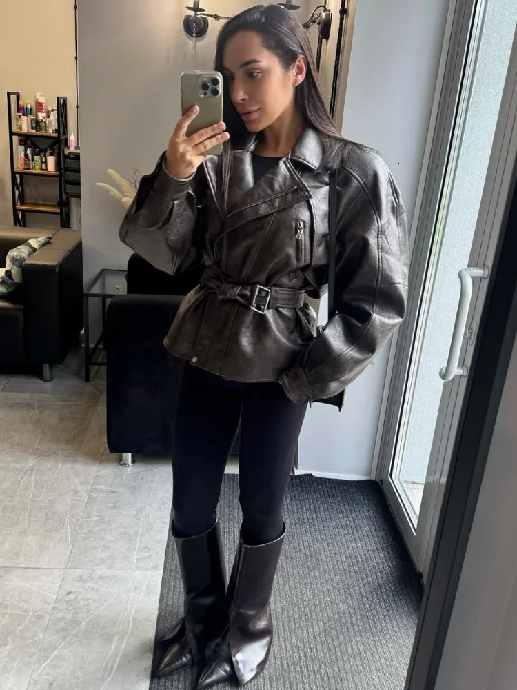 Retro Solid Lapel Collar Leather Short Jacket Women Long Sleeve Belted Zipper Pocket Loose Outerwear 2025 Autumn Daily Coats 251029