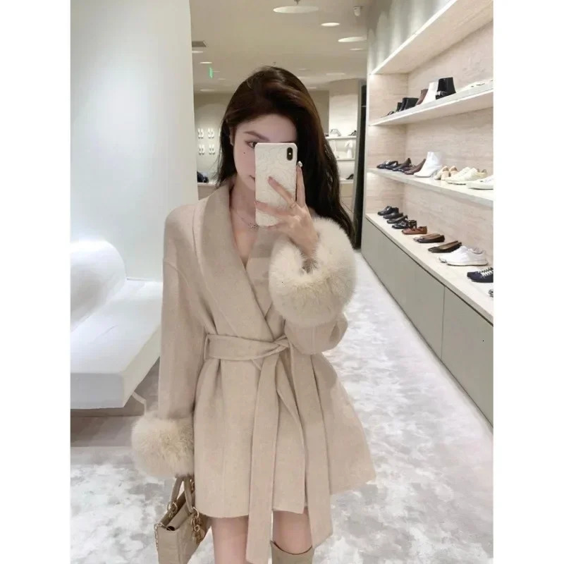 Womens Autumn And Winter Versatile Tweed Cape Coat Belt Models Highly realistic artificial fox fur Blends Coat for Women 251029