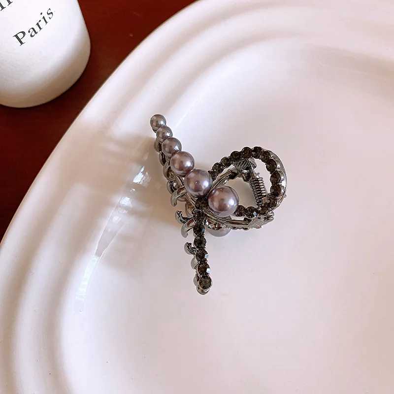 New French Metal Style Imitation Pearl Geometric Mini Cute Hair Claws for Women Temperament Trend Shark Clip Senior AccessoriesW251028