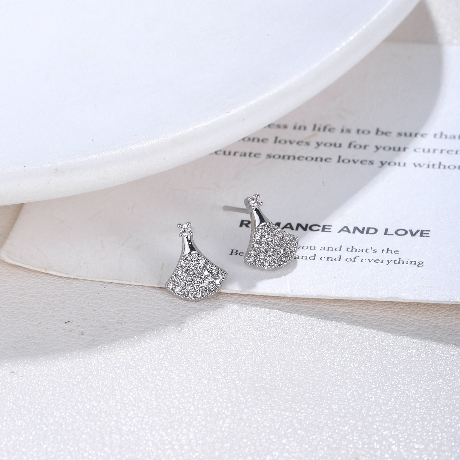 Diamond earrings Luxury earrings Pearl unique design Ginkgo leaf earrings Zircon fan-shaped earrings free shipping gift for women gold earrings stud e