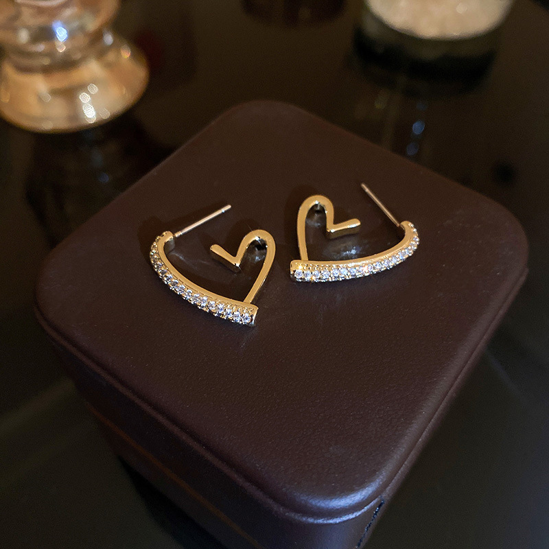 Real Gold Plated Sier Needle Micro Inlaid Zircon Heart Korean Simple Design Sense Stud Fashionable Elegant Earrings for Women