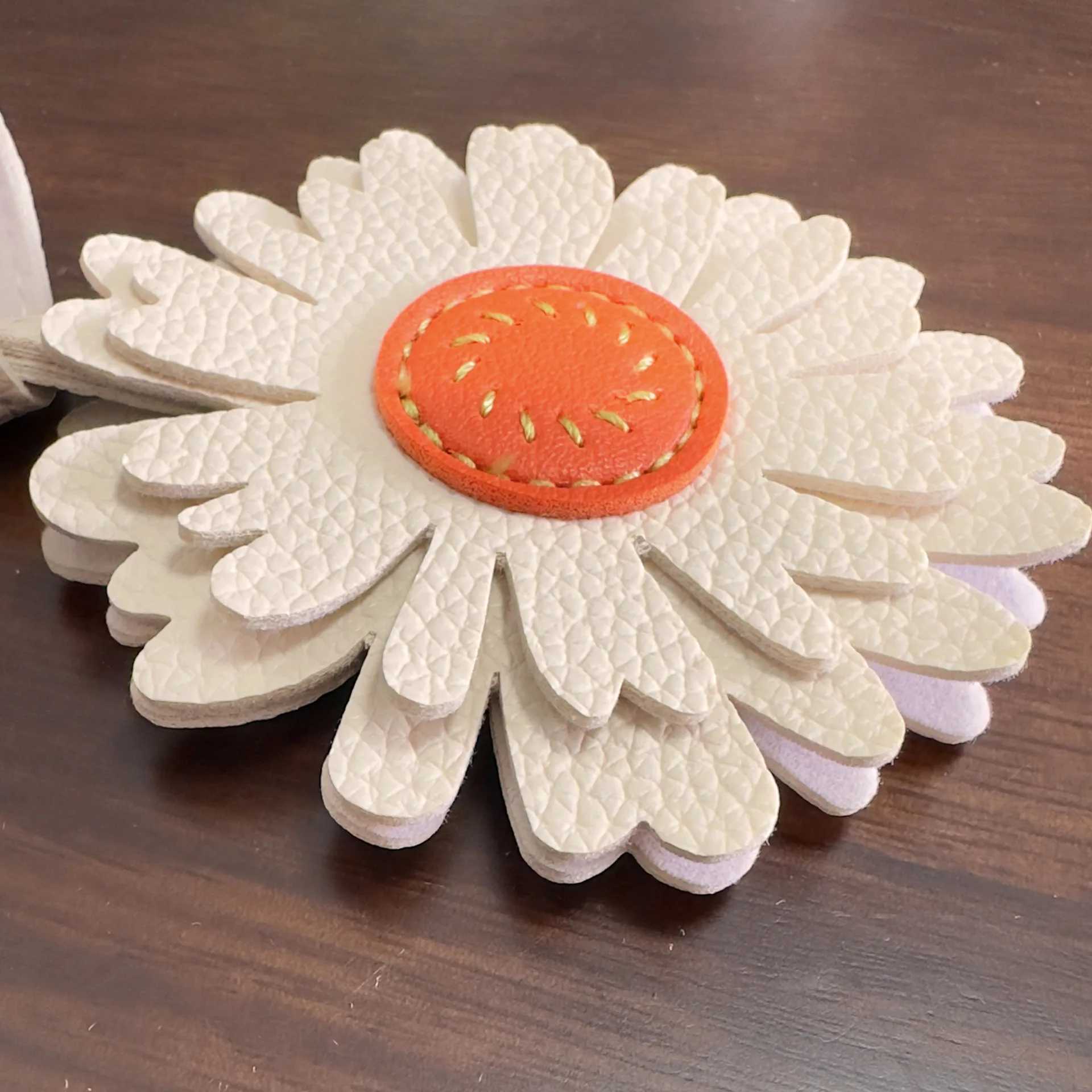 Handmade CutandSew Small Daisy Bag Charm Sunflower Leather Car Keychain Unique and Personalized GiftW251029