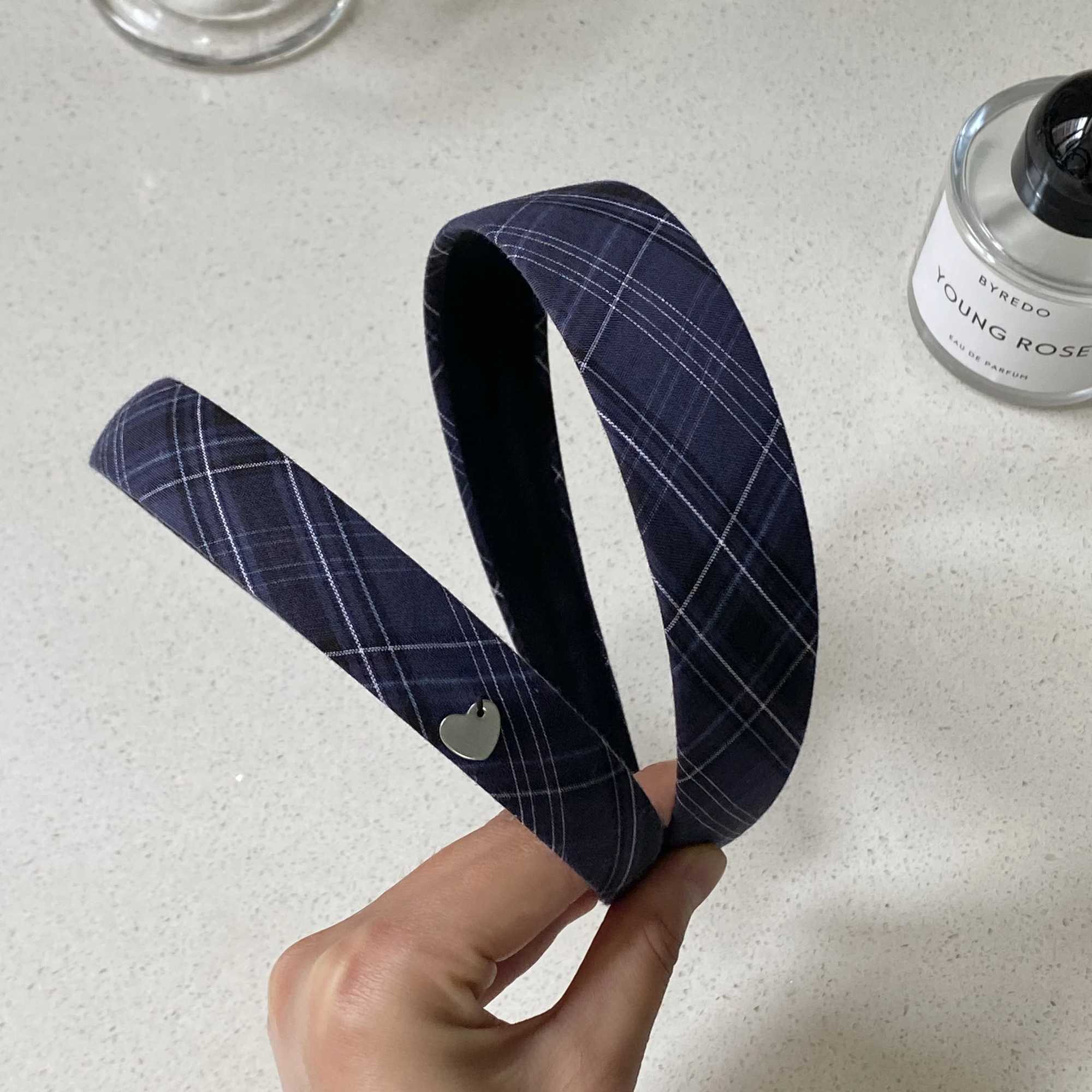 1PC Navy Blue Plaid Hair Headbands With Heart Decor Stylish Hair Accessories For Women Cute Hairbands For Daily And Party WearW251028