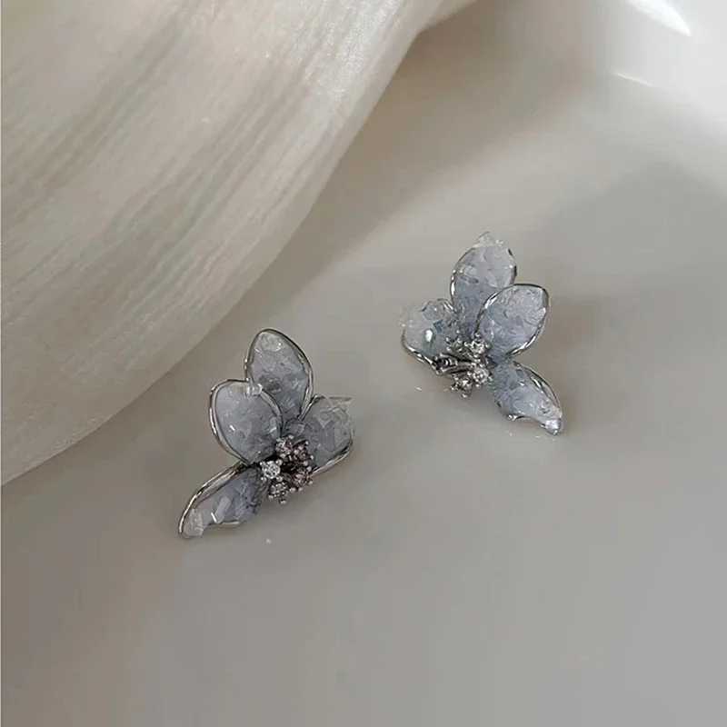 Sliver Color Crystal Flower Butterfly Earrings for Women Elegant Piercing Stud Earrings Woman Wedding Luxury Jewelry AccessoryW251029