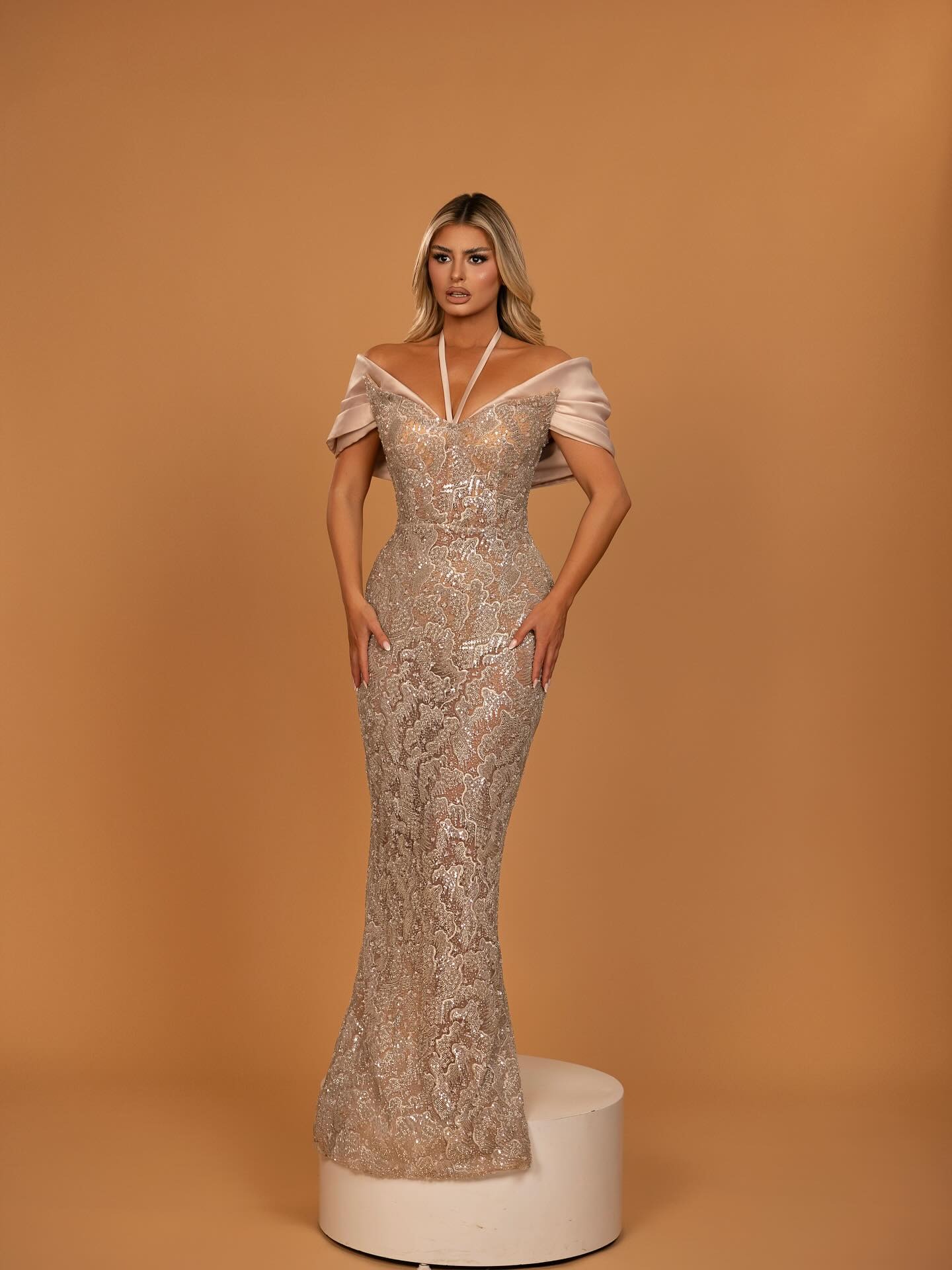 Stylish Sequins Evening Dresses Halter Prom Gown Illusion Princess Sweep Train Mermaid Party Dress Customized Vestidos de noche Plus Size