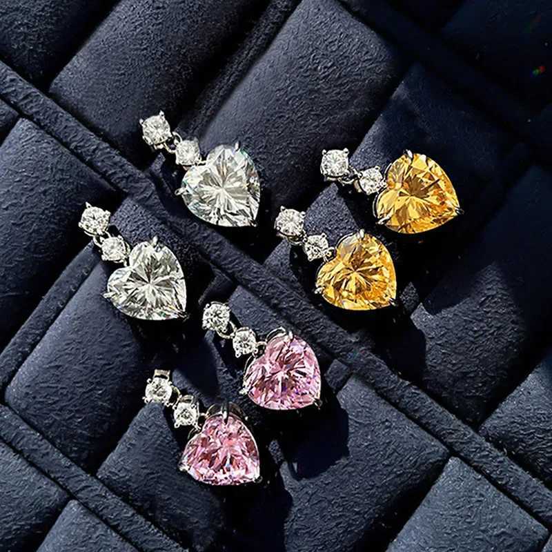 2025 New Peach Heart Earrings Inlaid with Zircon Sweet Jewelry Fashionable and Elegant Daily Matching StyleW251029