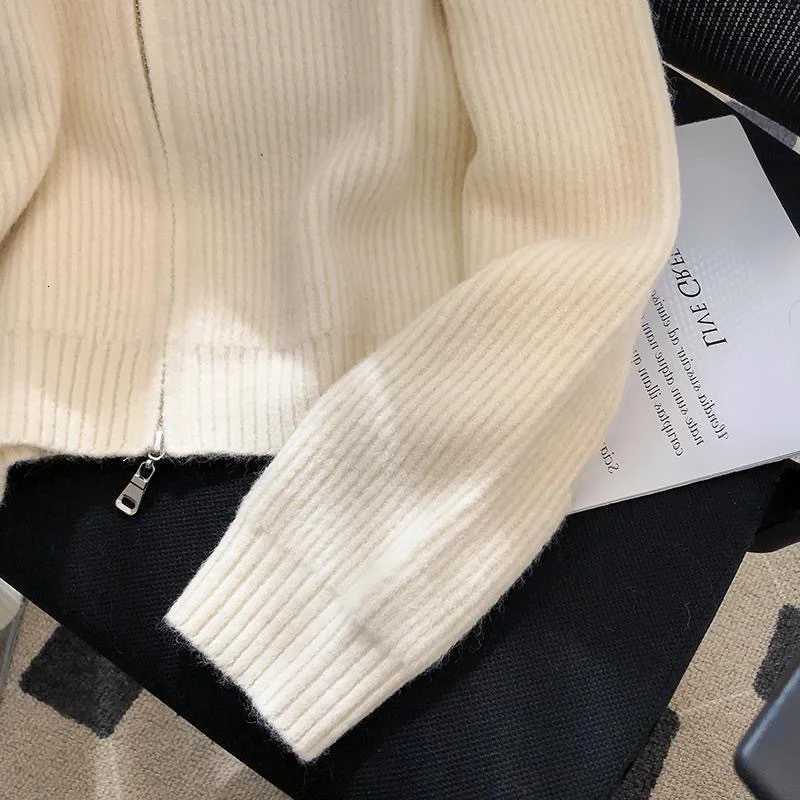 2025 Autumn Winter New knitted Cardigan Sweater Women Fashion LongSleeved Short Casual Zipper Loose Sweater Ladies TopsT251028