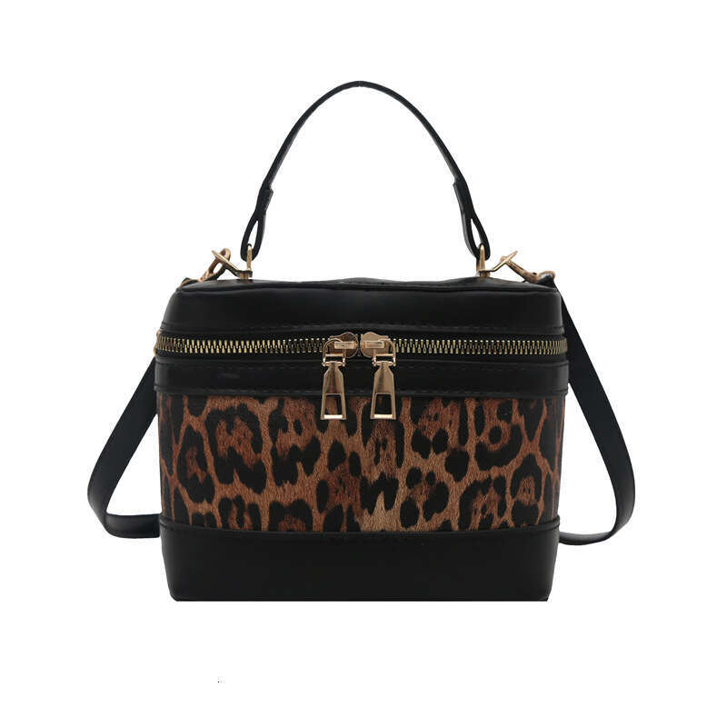 Designer bag Fashion Single Shoulder Trendy 2025 Autumn New Trend Niche Stylish Simple Crossbody Commuter Small Square Bag