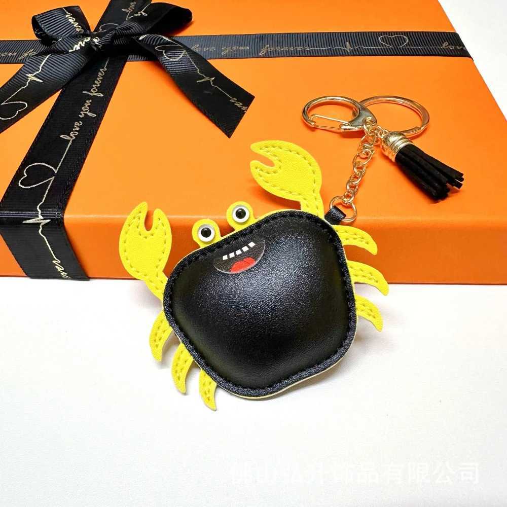 Simple and Fashionable Leather Crab Car Keychain Bag Creative Headphone Bag Pendant AccessoriesW251029