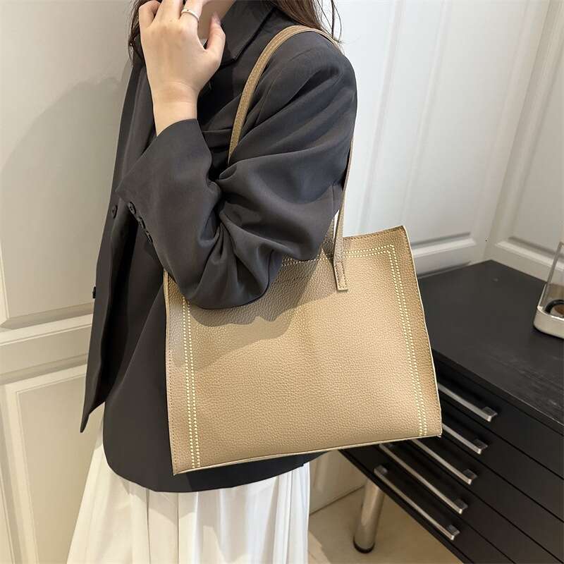 Designer bag Large Capacity Tote for Women 2025 New Fashion Simple Shoulder Casual Commuter Underarm Bag