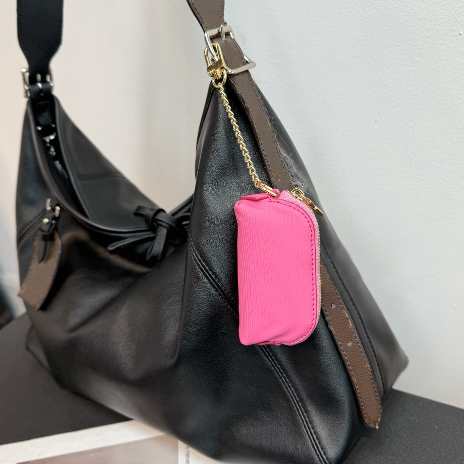 Keychains Lanyards Designer Bag Chain Cosmetic Lipstick Pouch Woman Clutch Bag Old Flower Mini Makeup Bag Luxury Leather Lipstick Bag Charm Pendants gift