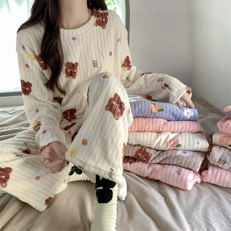 Autumn and Winter Coral Fleece Pajamas Set for Women Warm Lined Loungewear Cozy Home Sleepwear Christmas Gift 251029