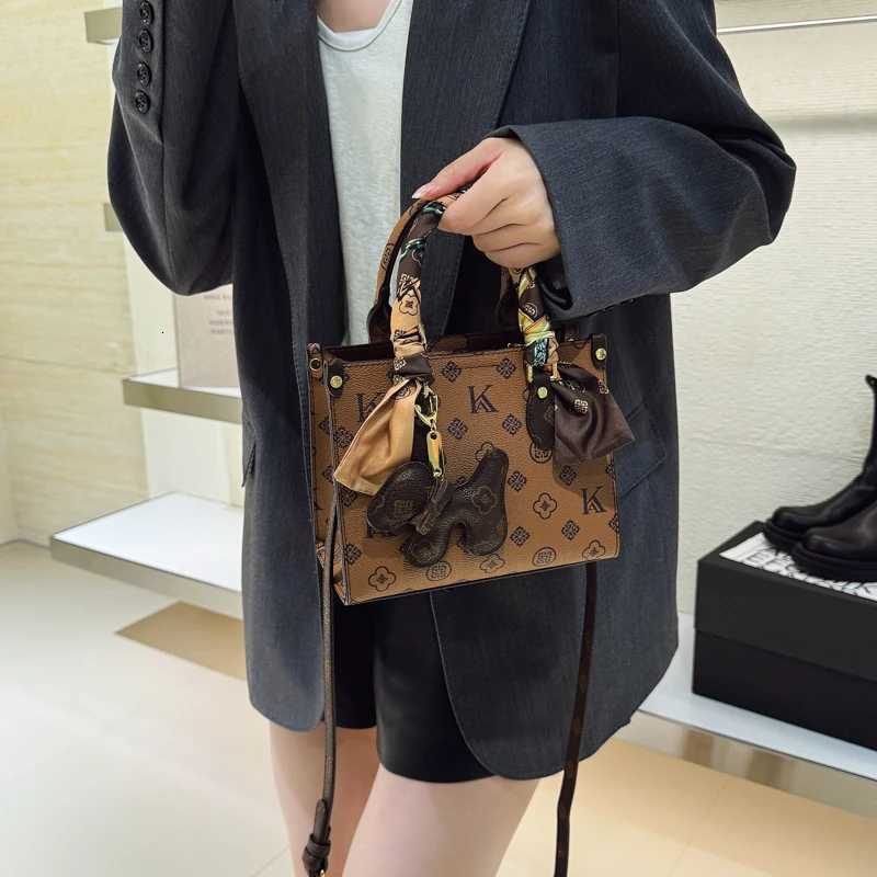 Premium Leather Womens Crossbody Bag By Famous Designer Classic Elegant Shoulder Bag For Stylish Ladies Luxury Brand W251029