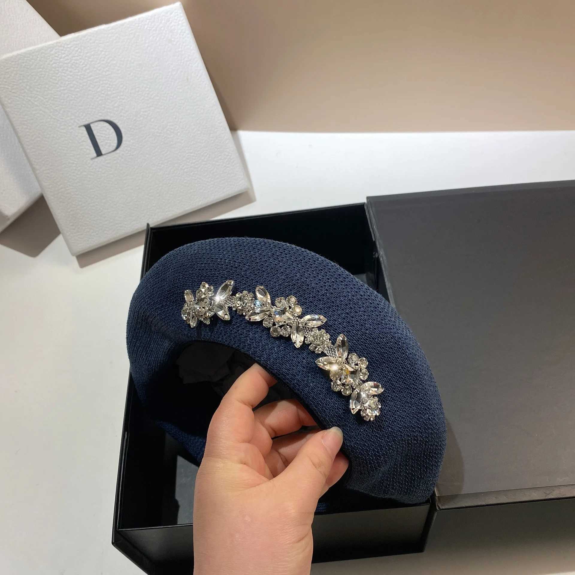 Spring Summer Net Womens Beret Hat Breathable Gorra Femme Chapeaux Cap Luxury Rhinestone Fedoras Peaked Cap Bonnet Sun Hat