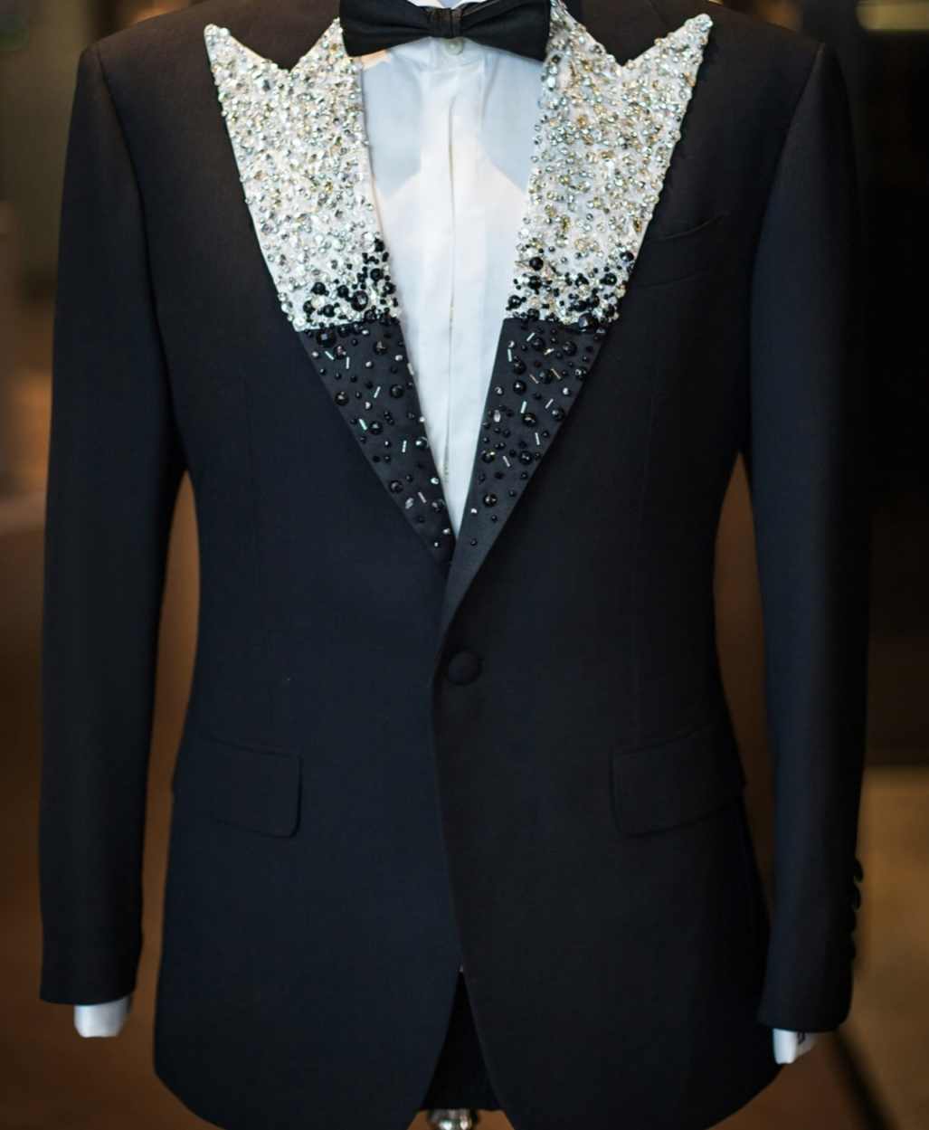 Luxurious Crystals Men Suits Peaked Lapel One Button Pant Sets Beadeds Classic Fit Groom Wedding Customized Tuxedos 2 Pieces