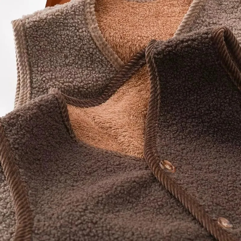 Winter Warm Fleece Vest for Mom Thickened Lamb Wool Waistcoat Outerwear for Elderly Women Autumn and Winter Plus Size Insulated 251029