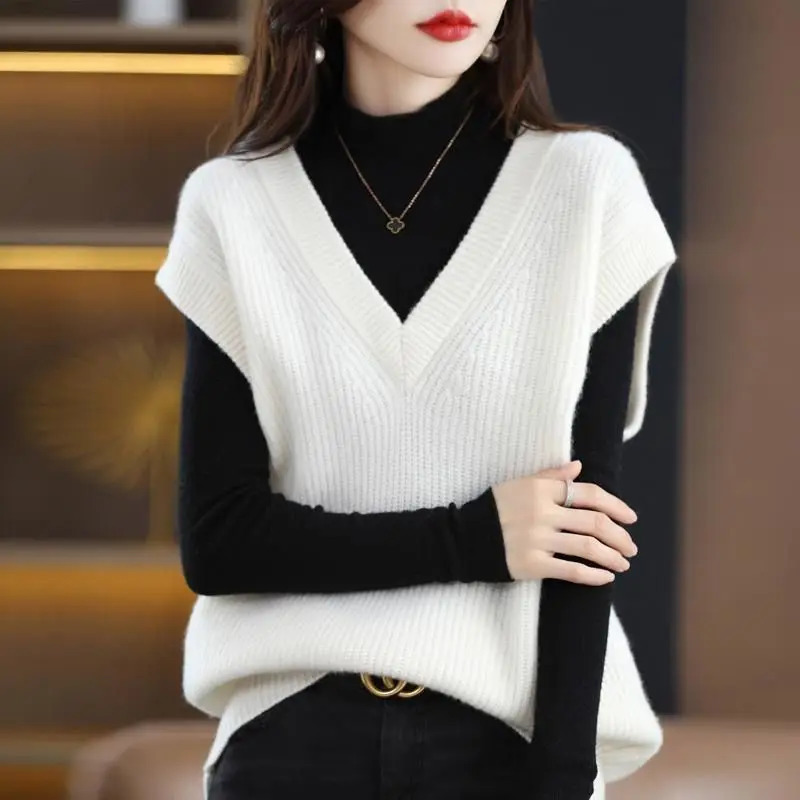 Autumn and Winter Knitted Vest Women Vneck Solid Bat Shirt Loose Versatile Sleeveless Knitted Sweater Pullover Female Top 251029