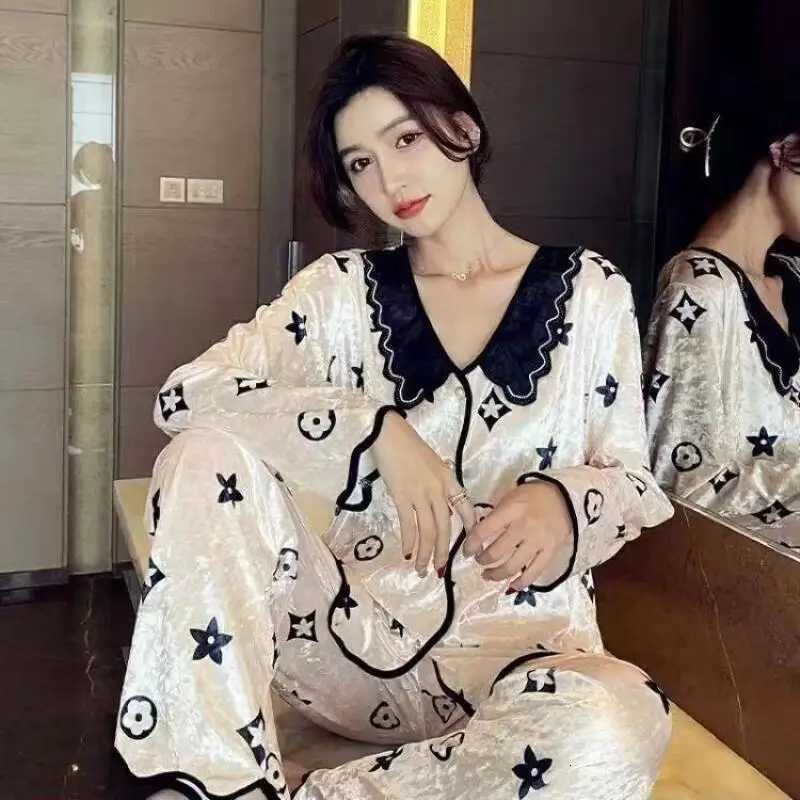 2025 New Comfort Elegant Autumn Winter Long Sleeved Pants Gold Velvet Pajamas Set Women Cute Cartoon Spring Autumn Home ClothesT251029