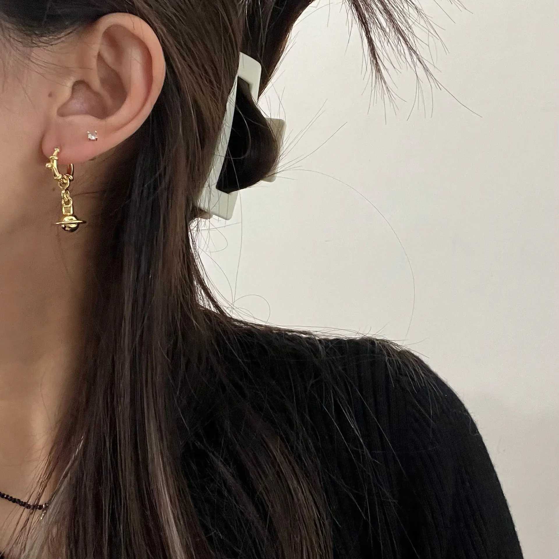 Light Luxury ThreeDimensional Ear Buckle Fashion Earrings for Women Daily Wear Simple Design Jewelry AccessoryW251029