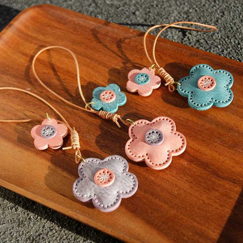 handmade leather flower bag pendant hanging decoration cute car keychain decorative item simple and cute gift exquisiteW251029