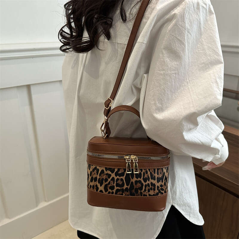 Designer bag Fashion Single Shoulder Trendy 2025 Autumn New Trend Niche Stylish Simple Crossbody Commuter Small Square Bag