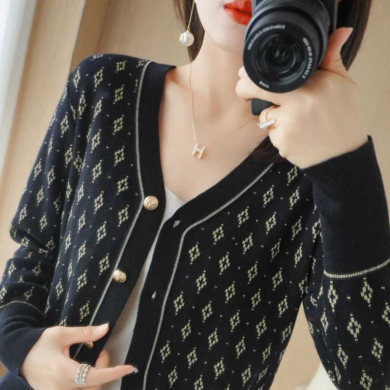 Autumn Winter Women Wool Blend Sweater Slim Vneck Cardigan Female Warm Casual Knitted Printing Bottoming Coat Comfortable TopsT251028