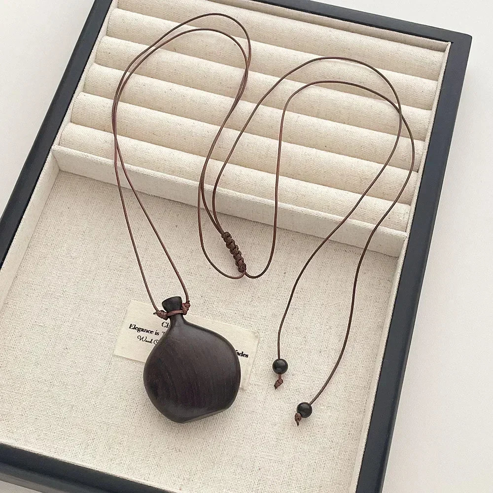 Minar Cute Lovely Brown Black Color Wood Flagon Long Pendant Necklaces Adjustable Rope Chain Chokers for Women Birthday Gift 251029