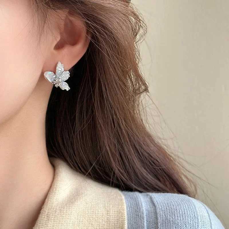 Sliver Color Crystal Flower Butterfly Earrings for Women Elegant Piercing Stud Earrings Woman Wedding Luxury Jewelry AccessoryW251029