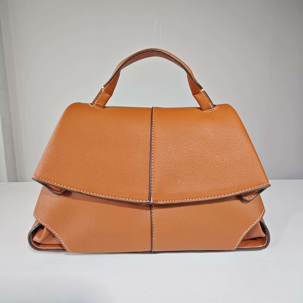 Genuine Leather Bag Stlish Brown Shoulder Handbag With Adjustable Strap, Heart-Shaped Cutouts Ing Details, Perfect For Everda Use, Purse