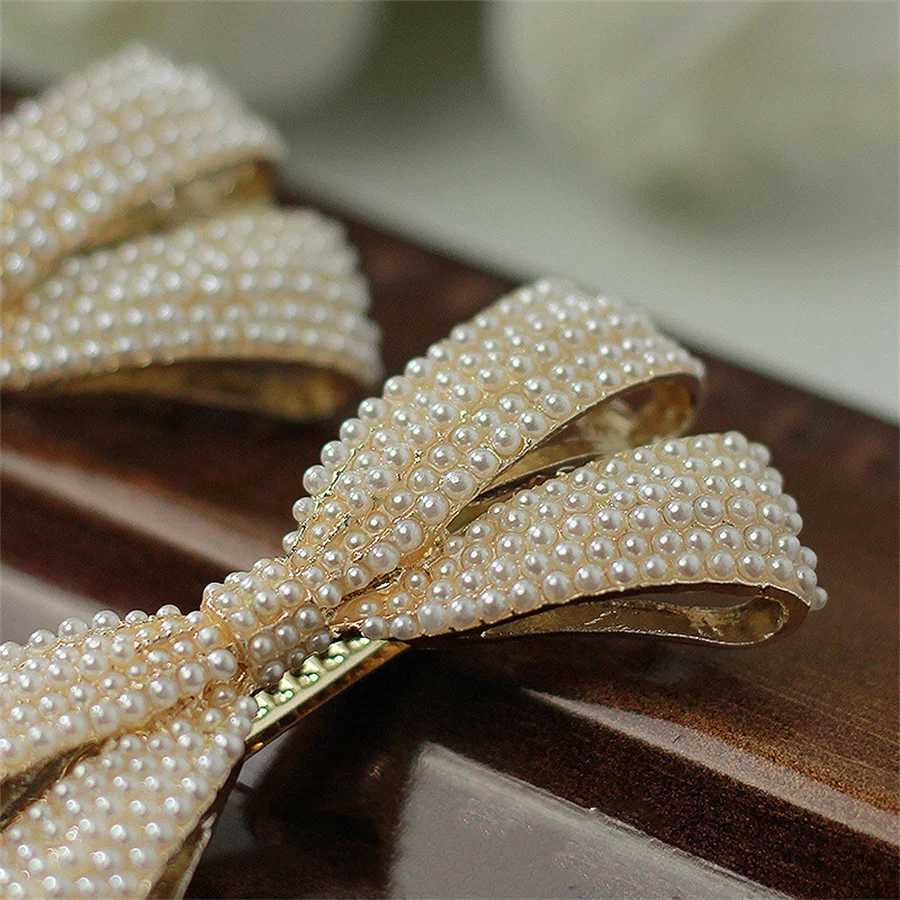 2025 New Exquisite Pearl Flower Spring Hair Clip Luxurious Rhinestone Butterfly Top Clip Elegant Womens Hair AccessoriesW251028