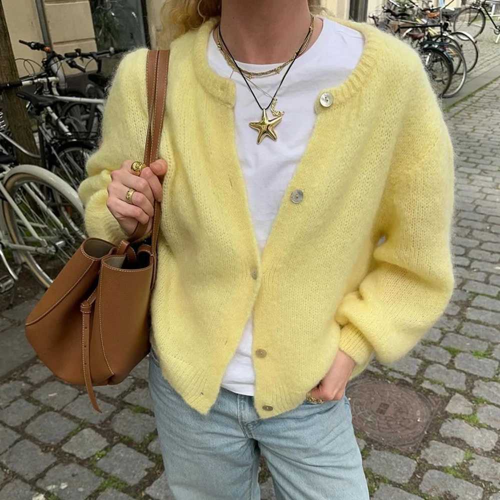 Tuularose Women Autumn Knitted Cardigan Fashion Solid Casual Button Knit Top Basic Office Lady Streetwear 2025 New Women SweaterT251028