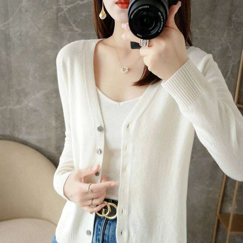 2025 New V-Neck Temperament Small Fragrant Wind Women Loose All Sweater Coat Special Offer Cardigan ZHI Women Sweater Designer Sweater Women