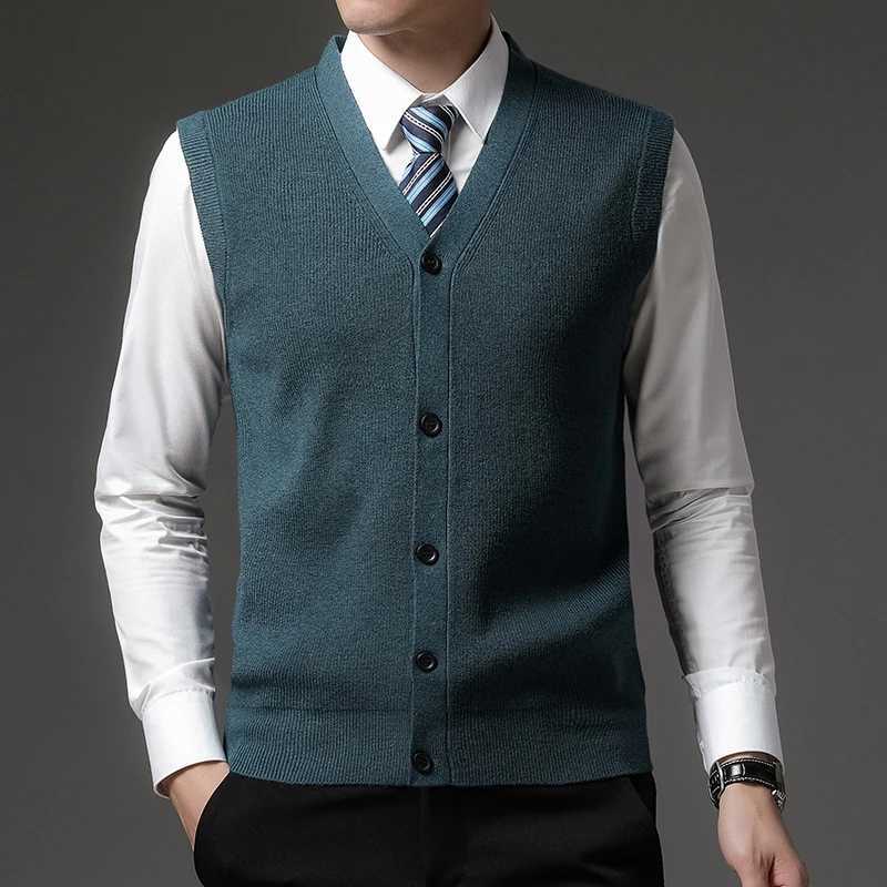 Level 4 Super Antipilling Top Grade Pleuche New Winter V Neck Woolen Fashion Brand Knit Cardigan Casual Sweater Vest Sleeveless W251029