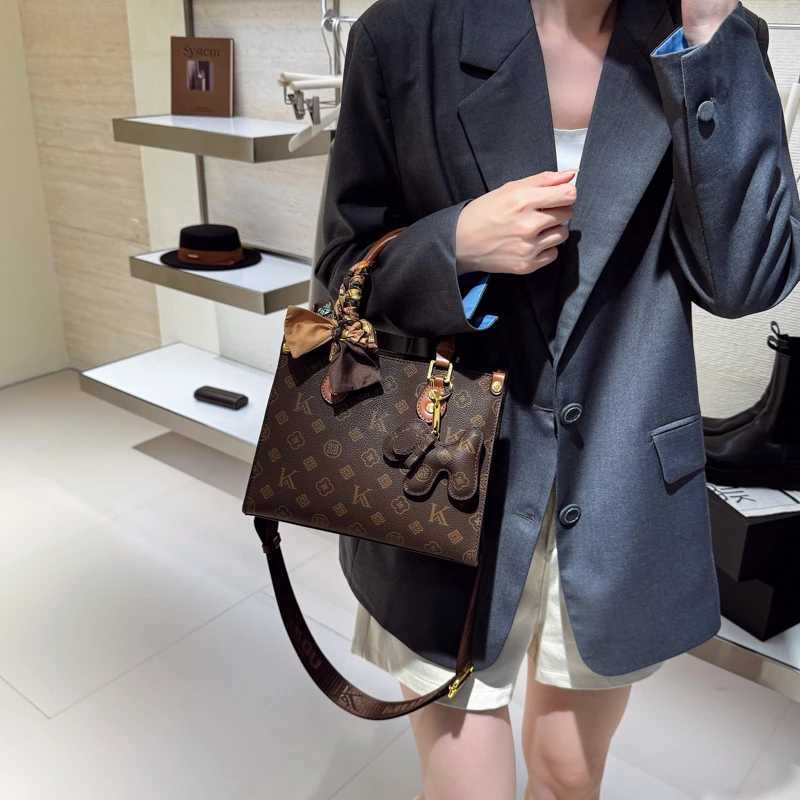 Classic Womens Messenger Bag Leather Luxury Brand Famous Designer Popular Elegant Shoulder Bag Handbag W251029