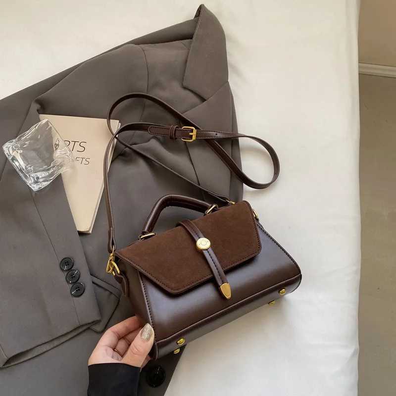 Elegant Faux Handbag with Adjustable Strap GoldenTe Hardware and Flap Closure Trendy Cmuting Hobo Crossbody Bag for Wen1 D251029