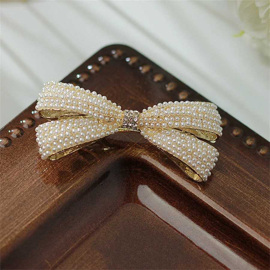 2025 New Exquisite Pearl Flower Spring Hair Clip Luxurious Rhinestone Butterfly Top Clip Elegant Womens Hair AccessoriesW251028