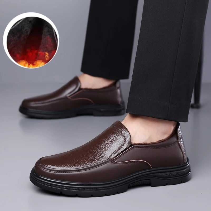 Hot Sale Men Genuine Leather Casual Shoes Soft Sole Walking Shoes Luxury Brand Middleaged Old Man Dad Lightweight Loafers Shoes Z251029
