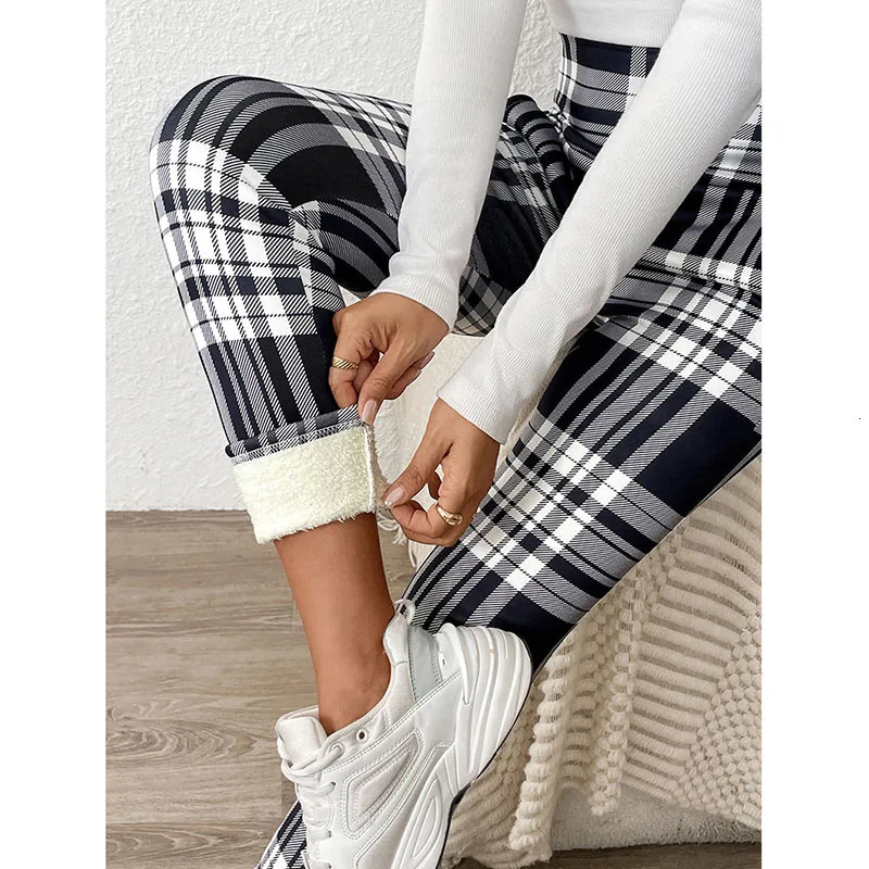 Tight Elastic Sports Fitness Leggings Women Vintage Plaid Printed with Pockets Fleece Thicken Fall Winter Thermal Pants 251029