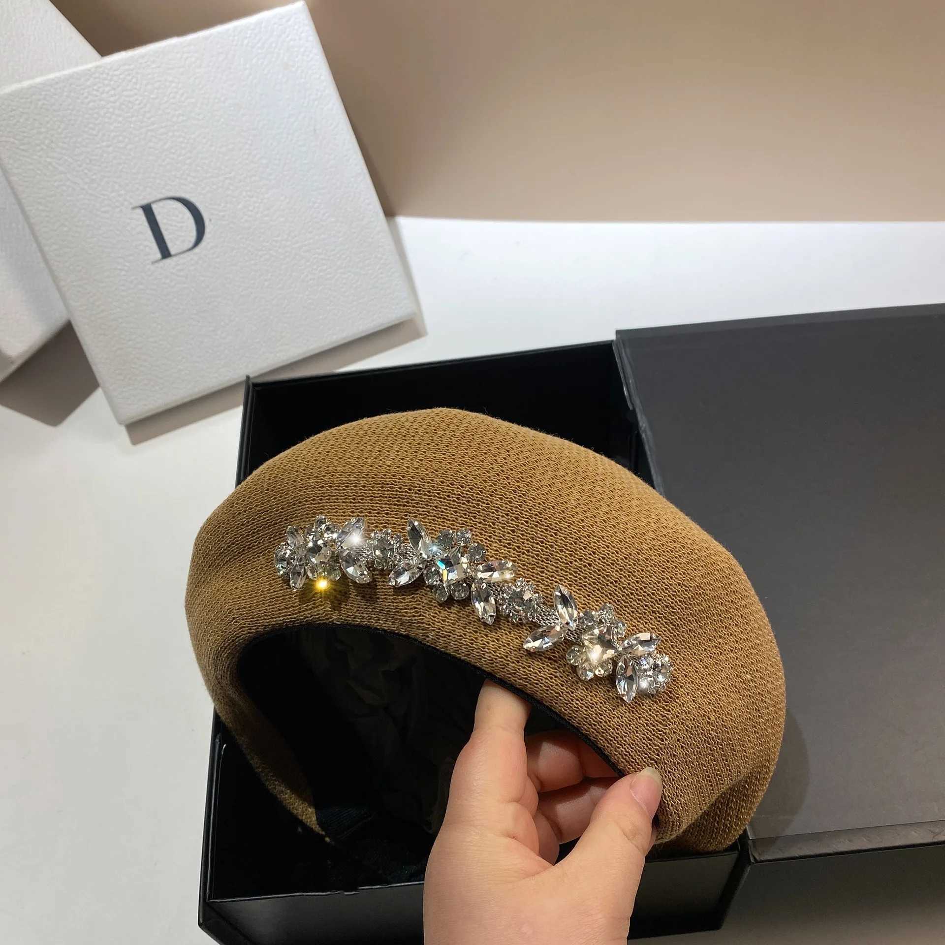 Spring Summer Net Womens Beret Hat Breathable Gorra Femme Chapeaux Cap Luxury Rhinestone Fedoras Peaked Cap Bonnet Sun Hat