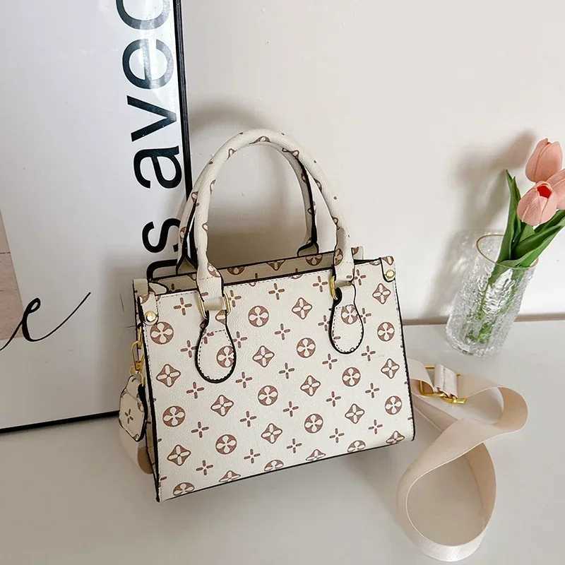 Classic Elegant Leather Handbag For Women Luxury Designer Crossbody Bag Versatile Shoulder Tote Purse Stylish Ladies Messenger W251029