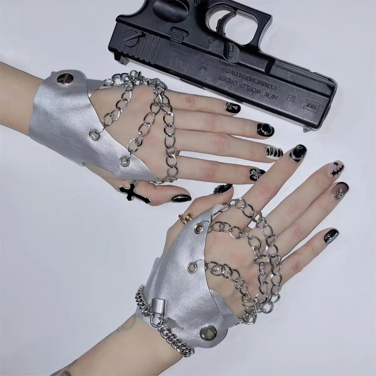 Summer hollow half palm finger gloves fashion punk street dance rivet chain motorcycle gothic cool performance hand 251013