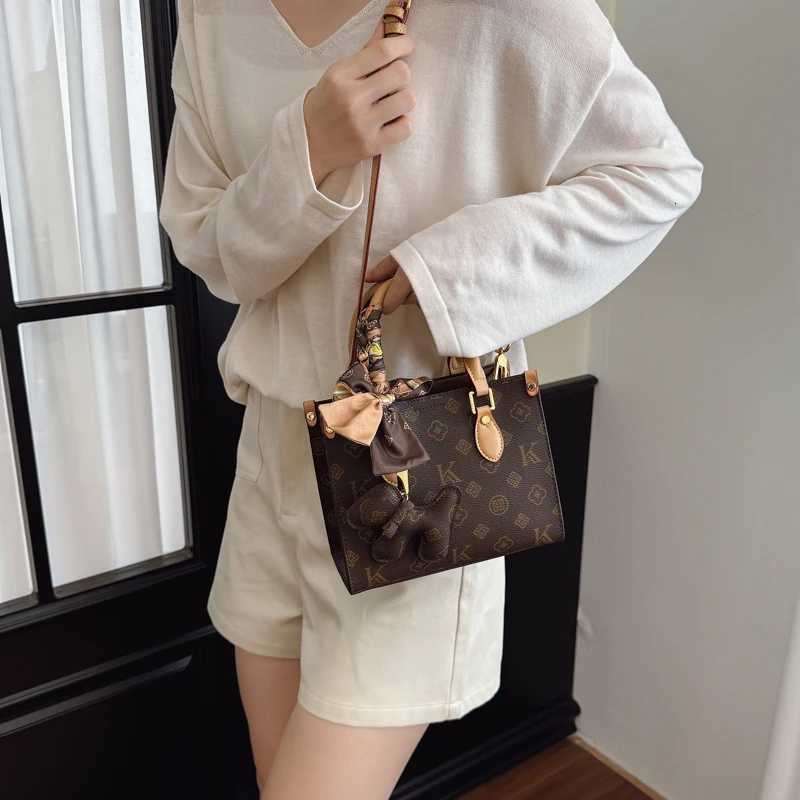 Trendy Unique Vintage Crossbody Handbag For Women Stylish Leather Design Simple Solid Color For Business And Leisure W251029